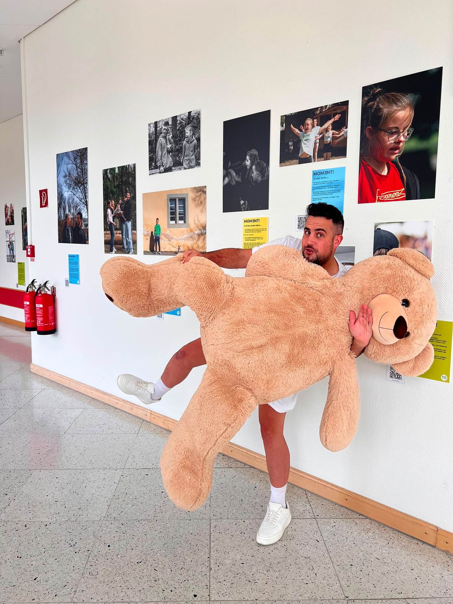 belp. vor Ort mit großem Teddy