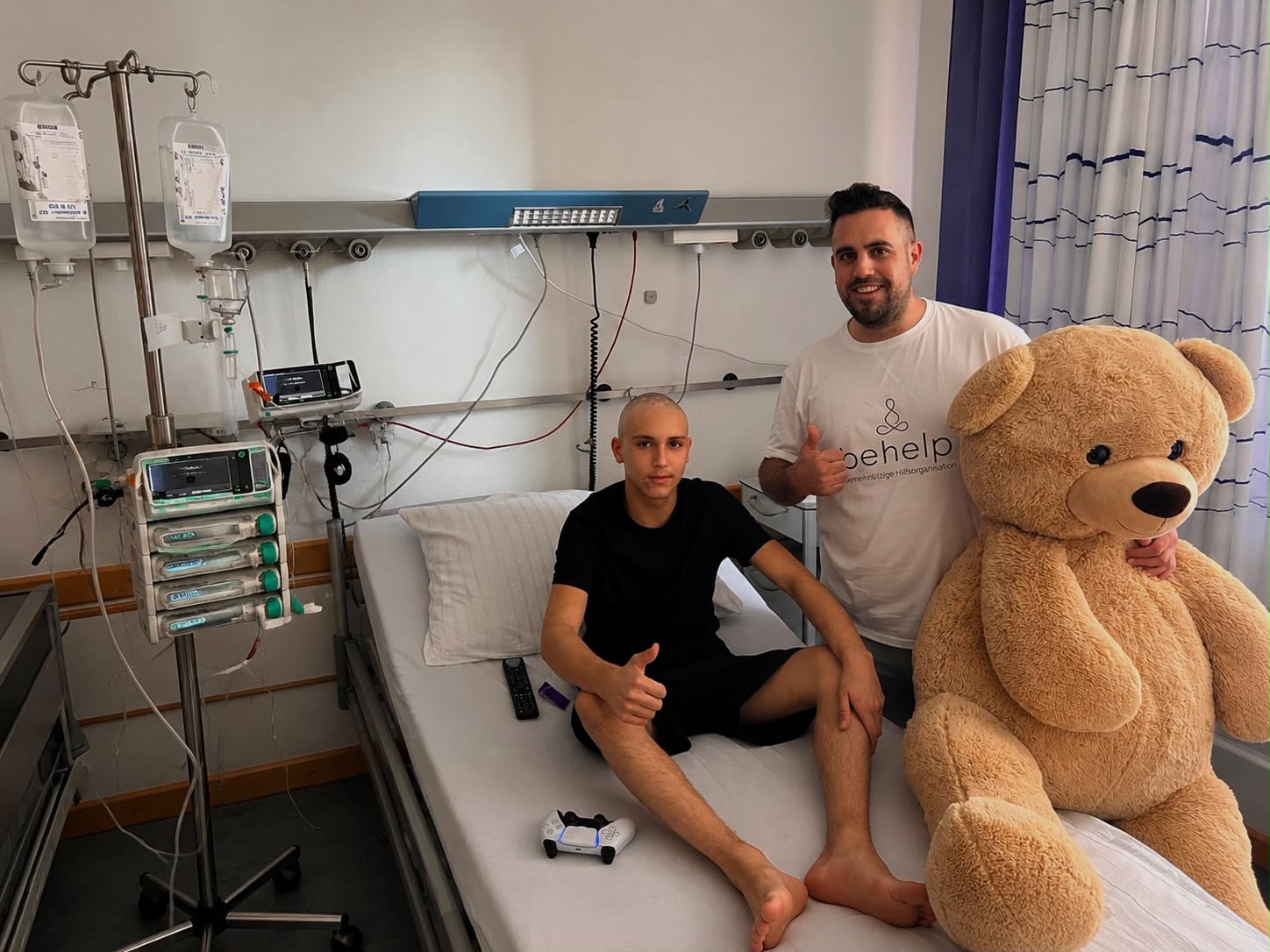 Besuch in einer Kinderklinik mit Teddy
